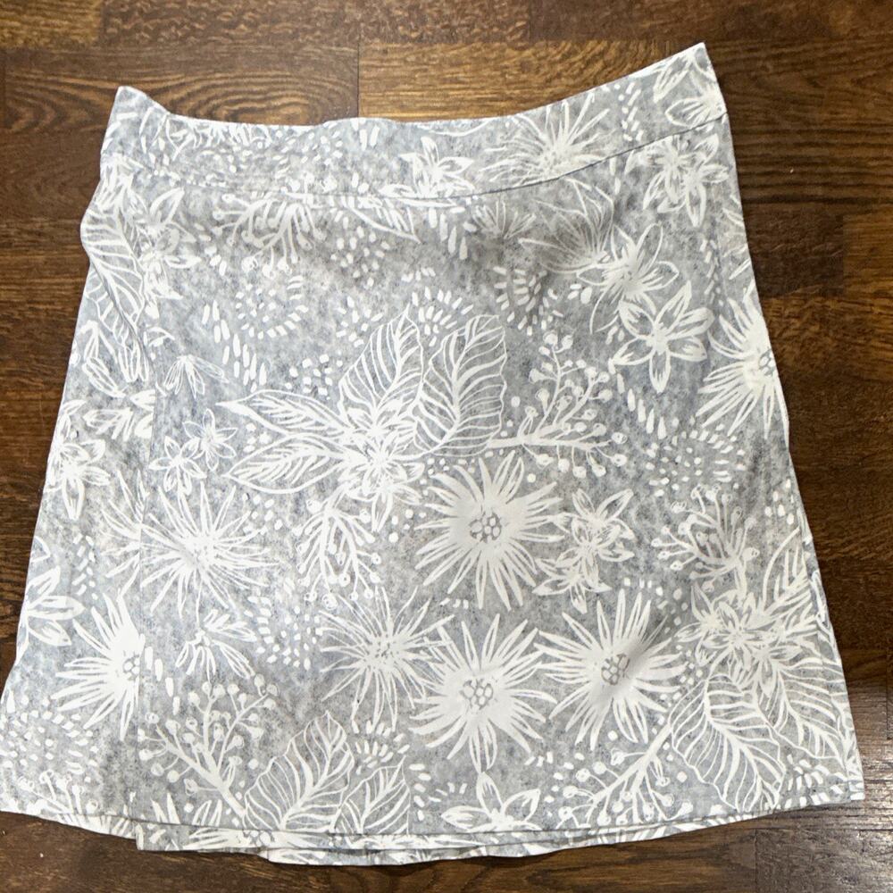 Rip Skirt Women’s Gray/White Floral A-Line Short Skirt Size S Regular